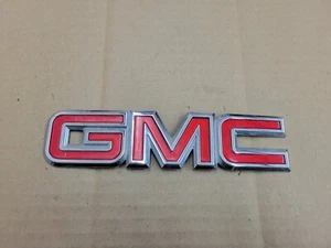 GMC OEM 2002-2009 Envoy Rear Hatch Emblem Badge Logo Nameplate Name 15186371 - Bild 1 von 3