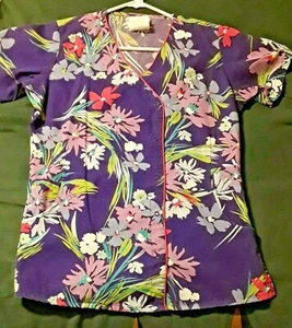 Small Purple Flower Print Ladie's Scrub Top, Floral Print Scrub Top - Picture 1 of 1