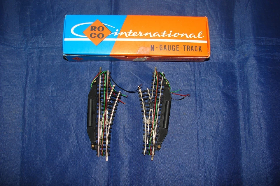 ROCO N 2 ELECTRIC SWITCHES LEFT RIGHT 24° TRAIN 02417P NEW - Image 1 of 1