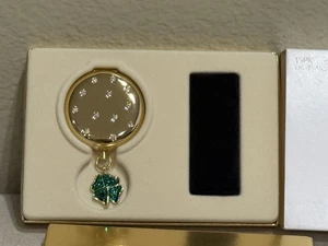 Polvo prensado de lucidez compacto Estee Lauder Lucky Clover - Imagen 1 de 7