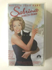 SABRINA VA A ROMA ~ LA BRUJA ADOLESCENTE ~ MELISSA JOAN HART ~ RARO VIDEO PAL VHS - Imagen 1 de 3