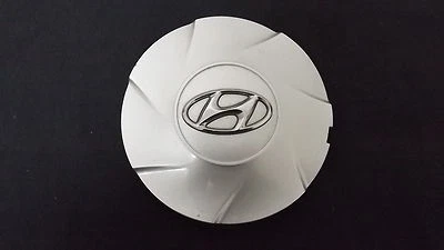 Tapa central de rueda Hyundai Elantra OEM 52960-3X300 2011 2012 2013 acabado plateado Foto 1 de 2
