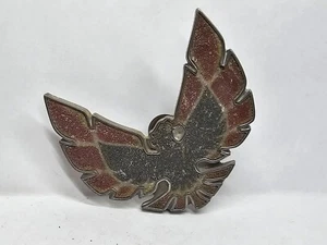 De colección 1970-1973 Pontiac Firebird Cubierta Camión Tapa Trasera 2.75 Insignia Emblema 9815275 - Imagen 1 de 8