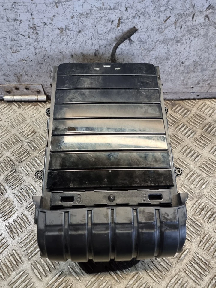 MERCEDES A180 PORTAVASOS CONSOLA CENTRAL A1776805701 1,5 L DSL AUTOMÁTICO 2019 W177 AMG Foto 1 de 4