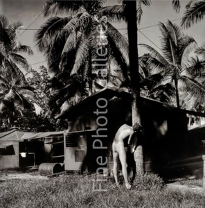 1944 Vintage U.S. NAVY WWII Male Nude Sailor Shaving Camp - HORACE BRISTOL Photo - Picture 1 of 2