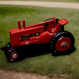 Klassischer Vintage roter Bauernhof Traktor Druckguss Metall Spielzeug oder Weihnachtsschmuck 2 Zoll - Bild 1 von 4