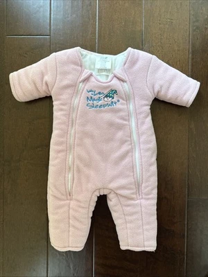 Pijama Baby Merlin's Magic rosa, pequeño, 3-6 meses, 12-18 libras, envoltura de envoltura Foto 1 de 4