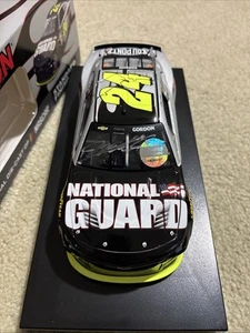 #24 JEFF GORDON NATIONAL GUARD 2024 CAMARO ZL1 1/24 HANDSIGNIERTES HOLOGRAMM COA - Bild 1 von 4