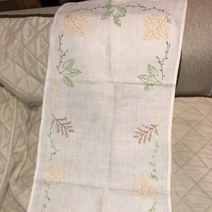 Dresser Scarf ~ Embroidered ~ 38" X 13" ~ Green & Gold Leaves ~ Vintage - Picture 1 of 7