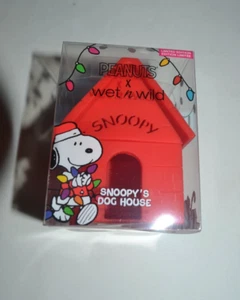 PEANUTS X WET N WILD SNOOPY'S DOG HOUSE MAKEUP SPONGE CASE LIMITED EDITION - Picture 1 of 4
