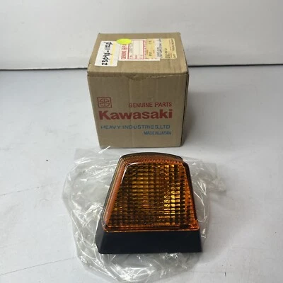 川崎 NINJA 1000R ZX1000 右后旋转信号镜头 P/N 23007-1128 全新 — 第 1/4 张图片