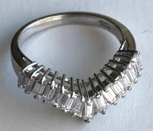 18k Solid White Gold & Diamonds Wedding Ring - Stamped (750) 18k - 5.2 Grams - Picture 1 of 22