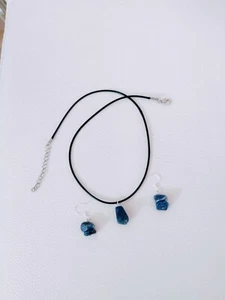 Collar de cordón con colgante y pendientes de plata y lapislázuli. - Imagen 1 de 13