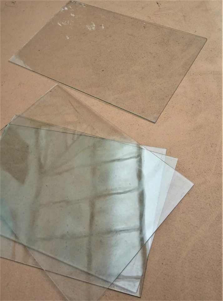 Lot de 25 vitres en verre soufflé XIXe S. - Dimension supérieure à 10 x 10 cm - Photo 1/4