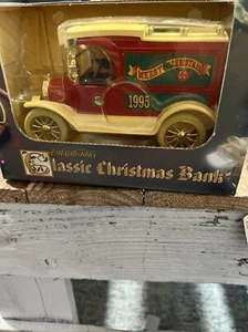 ERTL 1913 FORD MODEL T CLASSIC DIECAST CHRISTMAS BANK 1995 NIB - Picture 1 of 3