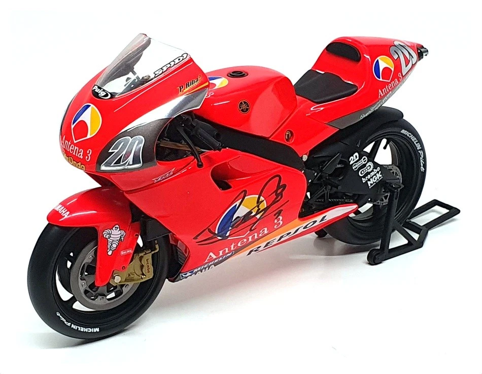 Minichamps escala 1/12 122 026320 - Yamaha YZR 500 Riba MotoGP 2002 - Assinado - Imagem 1 de 4
