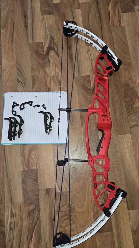 Cámara derecha Hoyt Stratos 36 70 lb Championship extremidades rojas y blancas SVX-W #2 Foto 1 de 1