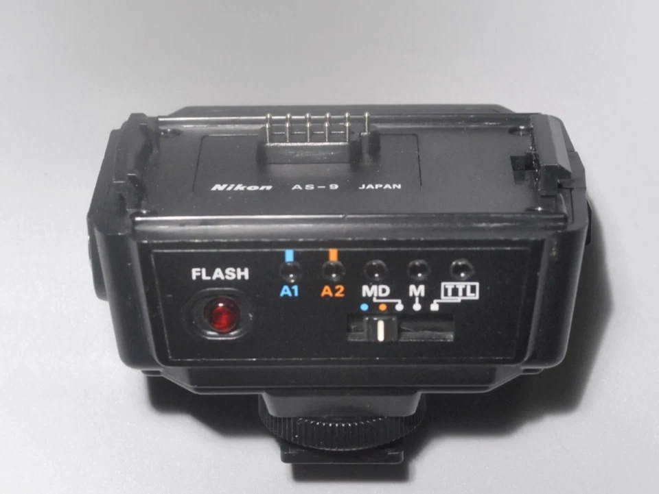 Nikon AS-9 TTL Hot Shoe Adapter for Nikon Speedlight SB-16 Flash Unit - Image 1 of 4