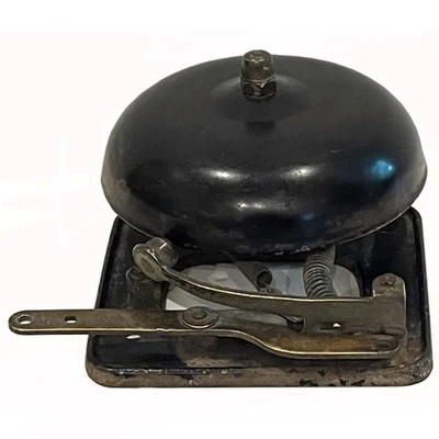 Старинный Боксерский Колокол Железный и Латунный Спортивный Гонг Очень Хорошее Рабочее Состояние товара - Изображение 1 из 4