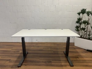 Steelcase Schreibtisch elektrisch höhenverstellbar 160x80cm weiß - Bild 1 von 6