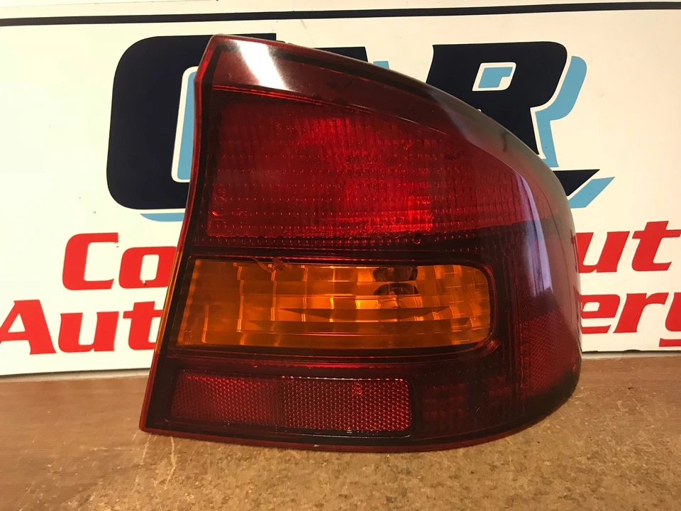 Luz trasera derecha/pasajero Subaru Legacy 2001 #19 OEM Foto 1 de 4