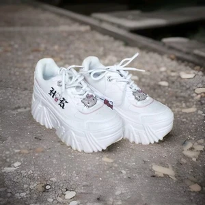 Bershka Plateau Sneaker Hello Kitty Größe 36 Glitzer - Bild 1 von 11