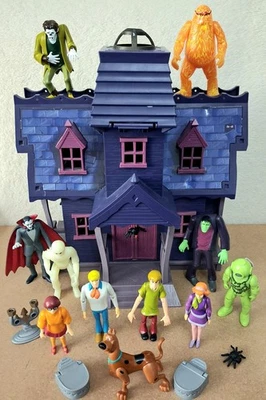 Scooby Doo Original Mystery Mansion And Figures Playset + Instructions. - Image 1 of 4
