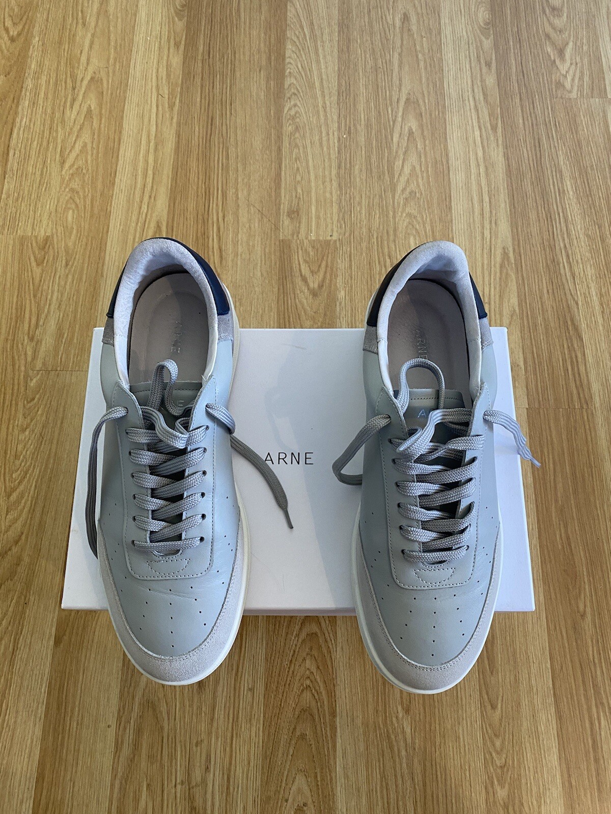 arne essential leather trainer