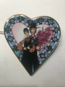 P BUCKLEY MOSS 2000 Pin Brooch Pendant STORY OF LOVE Amish Couple Heart  IN BOX  - Picture 1 of 4
