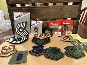 Lot of 20 Plus US Air Force Pins and Patches - Picture 1 of 3