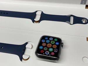 Apple Watch SE (1. generacji) 44mm (GPS + odblokowany) szary aluminium z granatowym paskiem - NOWY - Zdjęcie 1 z 7