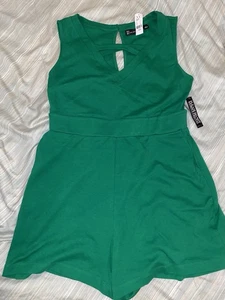NWT New York & Co Green V-Neck w/criss cross design w/pockets Romper Size L - Picture 1 of 9