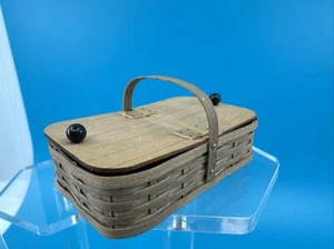 Miniaturas para casa de muñecas ~ Cesta de picnic artesanal IGMA Al Chandronnait con mango - Imagen 1 de 7