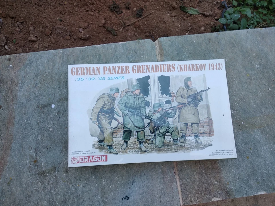 Dragon 6059 German Panzer Grenadiers ( Kharkov 1943 ) 1 35