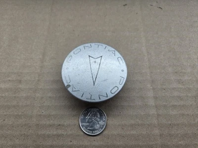 Pontiac OEM 2004-2010 Grand Am Prix Montana Torrent tapa central plateada 9593169 Foto 1 de 4