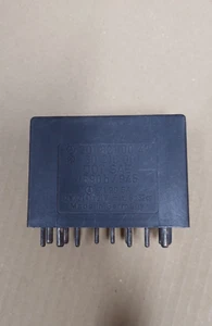 Mercedes Benz W201 W124 turn signal relay 2018210047 genuine @ Great - Picture 1 of 3