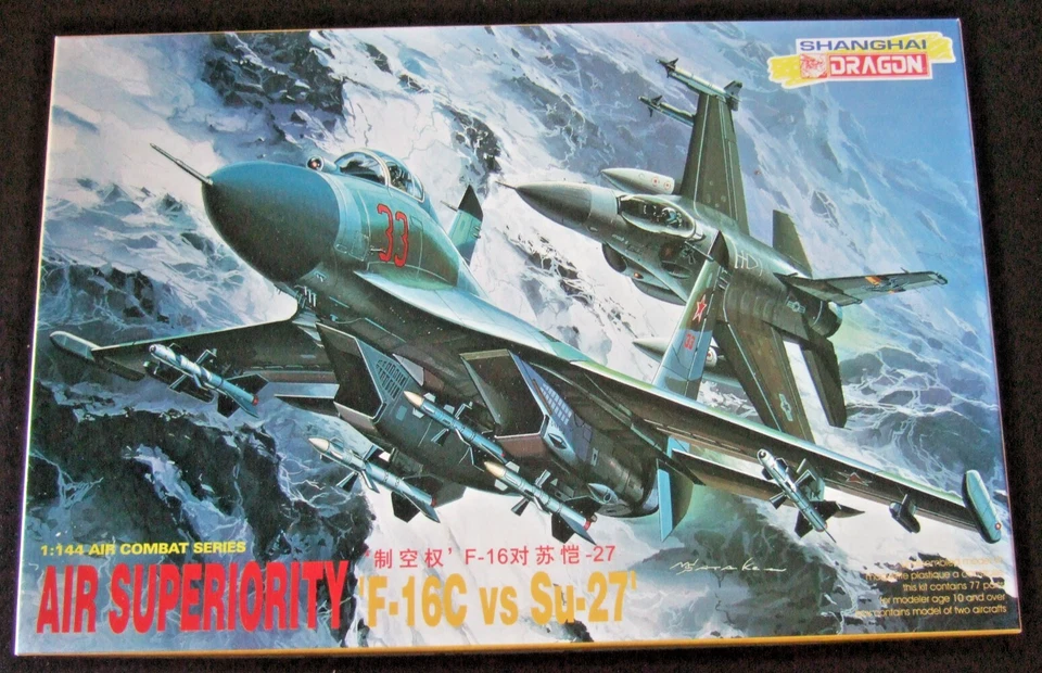 SHANGHAI DRAGON AIR SUPERIORITY F-16C vs Su-27 1:144 AIR COMBAT SERIES 4004 Foto 1 de 4