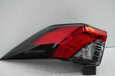 Luz trasera exterior LED 2019-2021 Toyota RAV4 OEM pasajero derecho W1 Foto 1 de 4