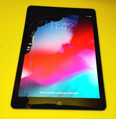 BROKEN LCD+BENT POWERS ON APPLE IPAD 6TH GENERATION A1954 WIFI CELLULAR TABLET - Image 1 of 4
