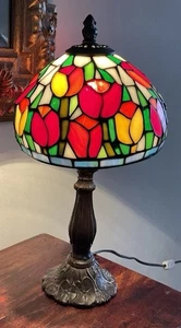 Beautiful Vintage Tiffany style stained glass table lamp, Tulip Design - Photo 1/12