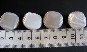 Vier schöne antike Knöpfe - Perlmutt -25mm - Bild 1 von 5
