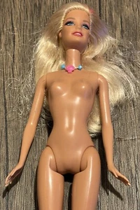 Barbie Puppe 1999 blonde Haare rosa Streifen Plattfüße nude mit Strand Muschel Halskette - Bild 1 von 7