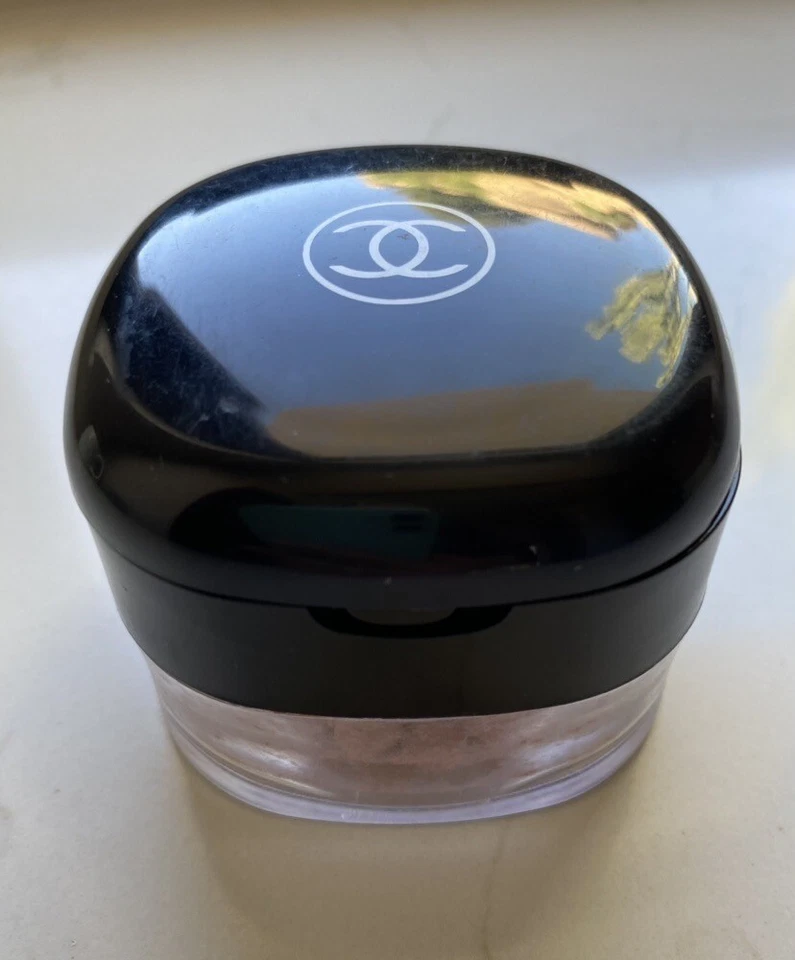 Sombras de ojos y perlas en polvo iluminadoras CHANEL RARAS de colección descontinuadas Foto 1 de 4