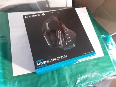 Logitech G933 Artemis Spectrum wireless gaming headset (black)ONE SIDE IS BROKEN - Image 1 of 4