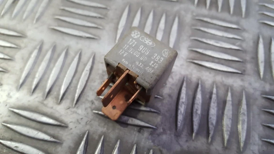 Volkswagen Golf 1994 Relay module 171906383, 1 #394616-35 - Изображение 1 из 1