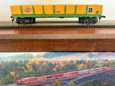 CHICAGO NORTHWESTERN - WOOD SIDE GONDOLA with LOAD - HO SCALE - RTR DISPLAY - Image 1 of 4