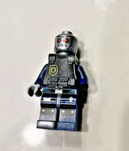 LEGO MOVIE Minifigure TLM044: Robo SWAT - Body Armor Vest Missing Knit Cap - Picture 1 of 1