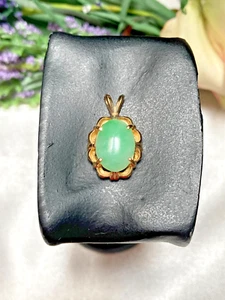 Zierlicher natürlicher grüner Jade Cabochon 14K Gelbgold Vintage Anhänger Nachlass - Bild 1 von 10