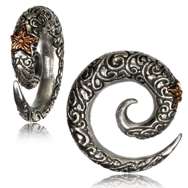 PAR DE PENDIENTES MEDIDORES ESPIRALES TALLADAS EN LATÓN BLANCO Y COBRE TAPONES TÚNELES EXPANSORES Foto 1 de 1