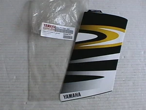 GENUINE YAMAHA R/H LEG SHIELD PANEL EMBLEM 4 5RW-F1784-60 CS50 CS50Z JOG RR 2005 - Picture 1 of 2